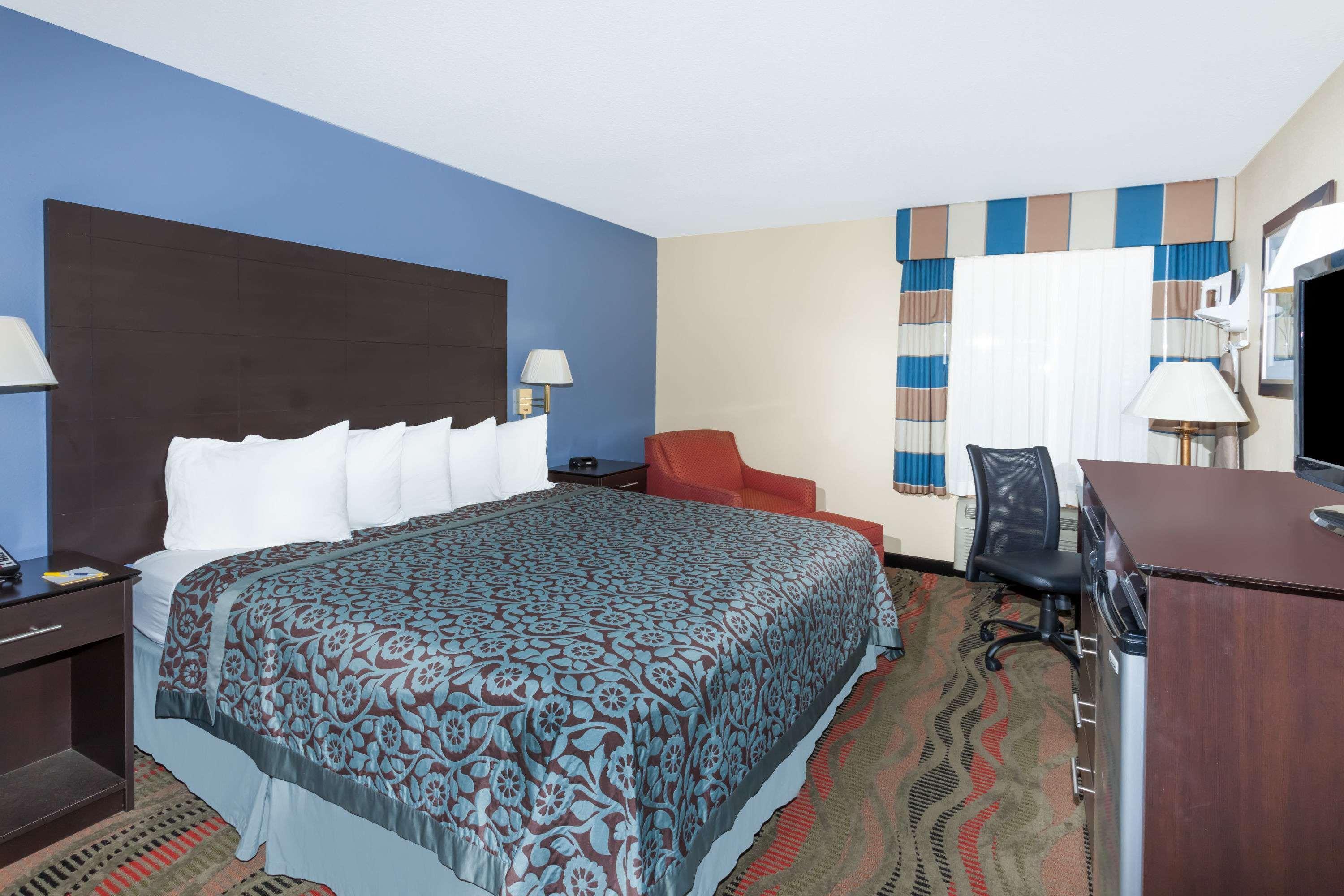Days Inn By Wyndham Springfield Esterno foto