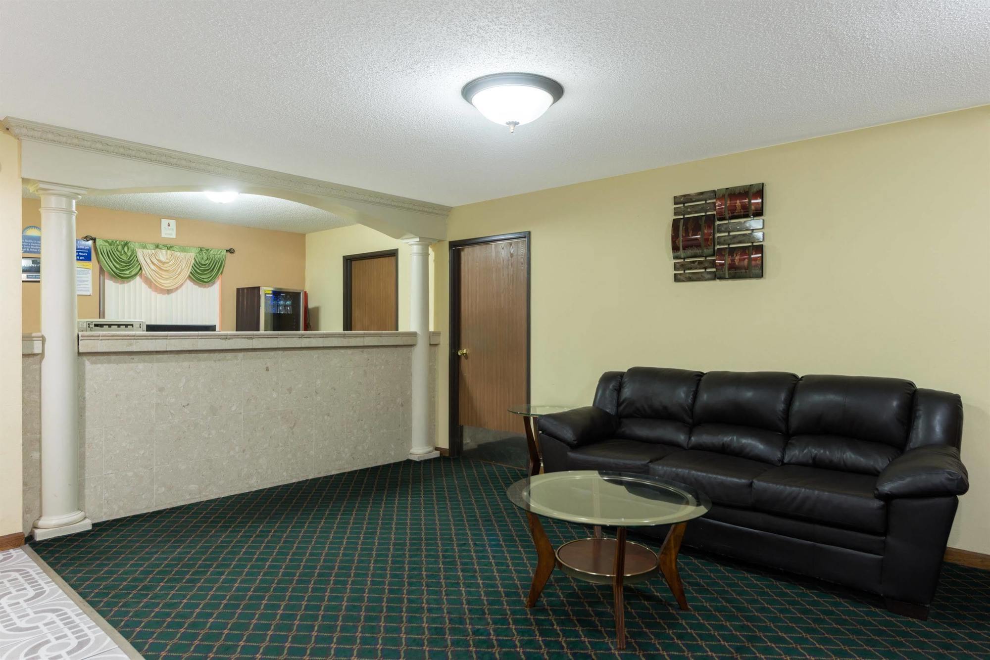 Days Inn By Wyndham Springfield Esterno foto