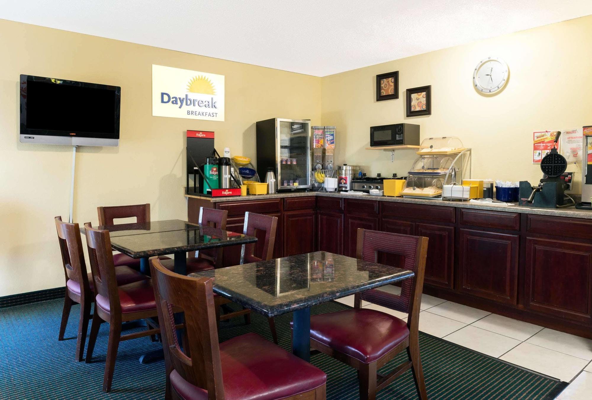 Days Inn By Wyndham Springfield Esterno foto