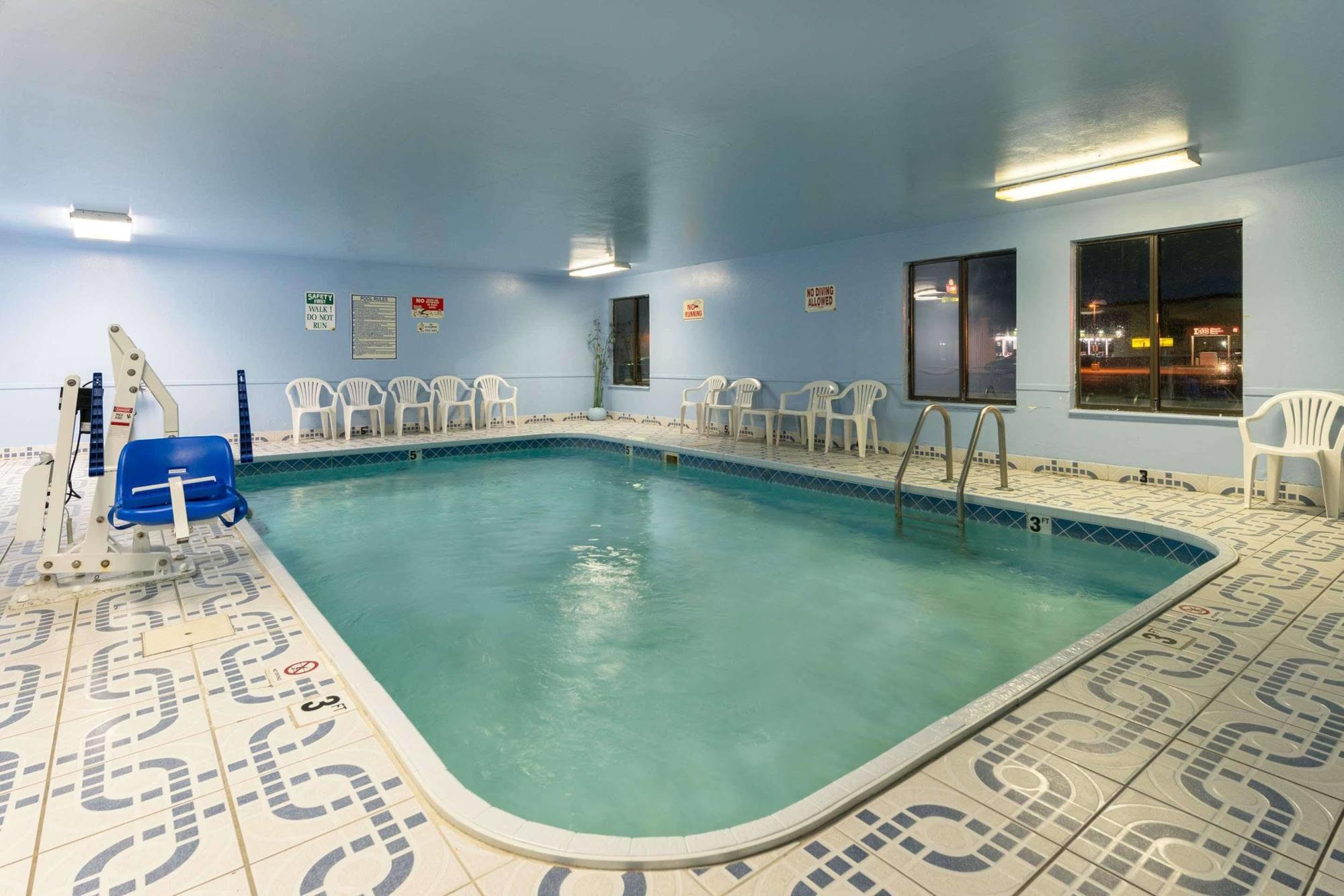 Days Inn By Wyndham Springfield Esterno foto